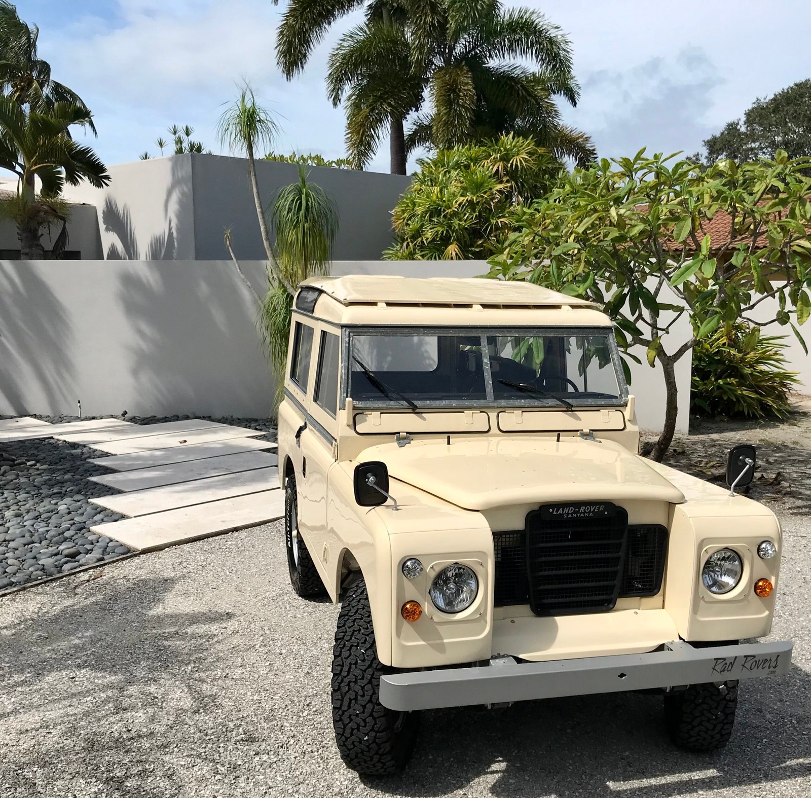 1976 Land Rover Santana 88 — Carlos