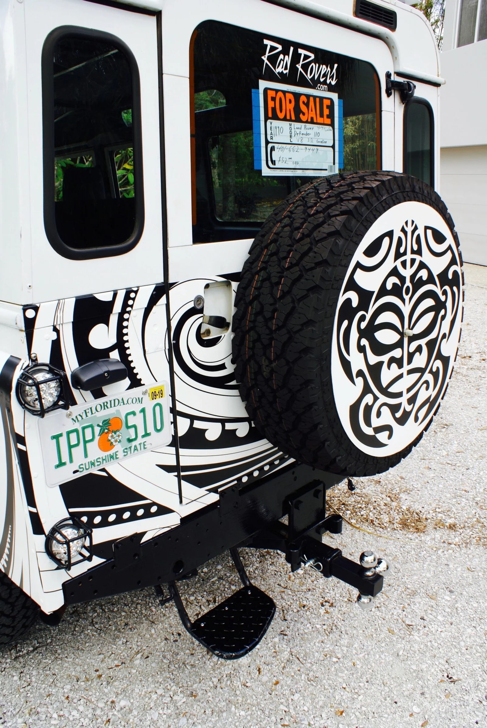 1990 Defender 110 Country — Polynesian tribal wrap detail