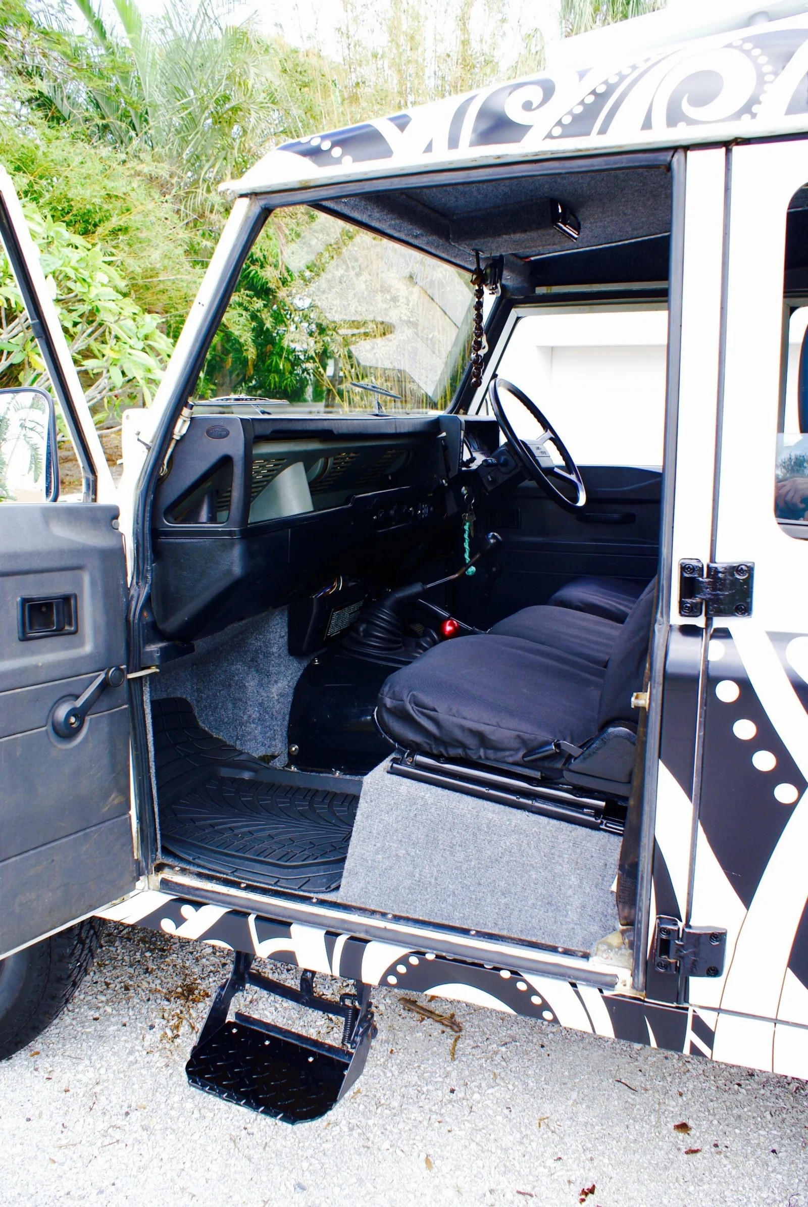 1990 Defender 110 Country — interior and dash
